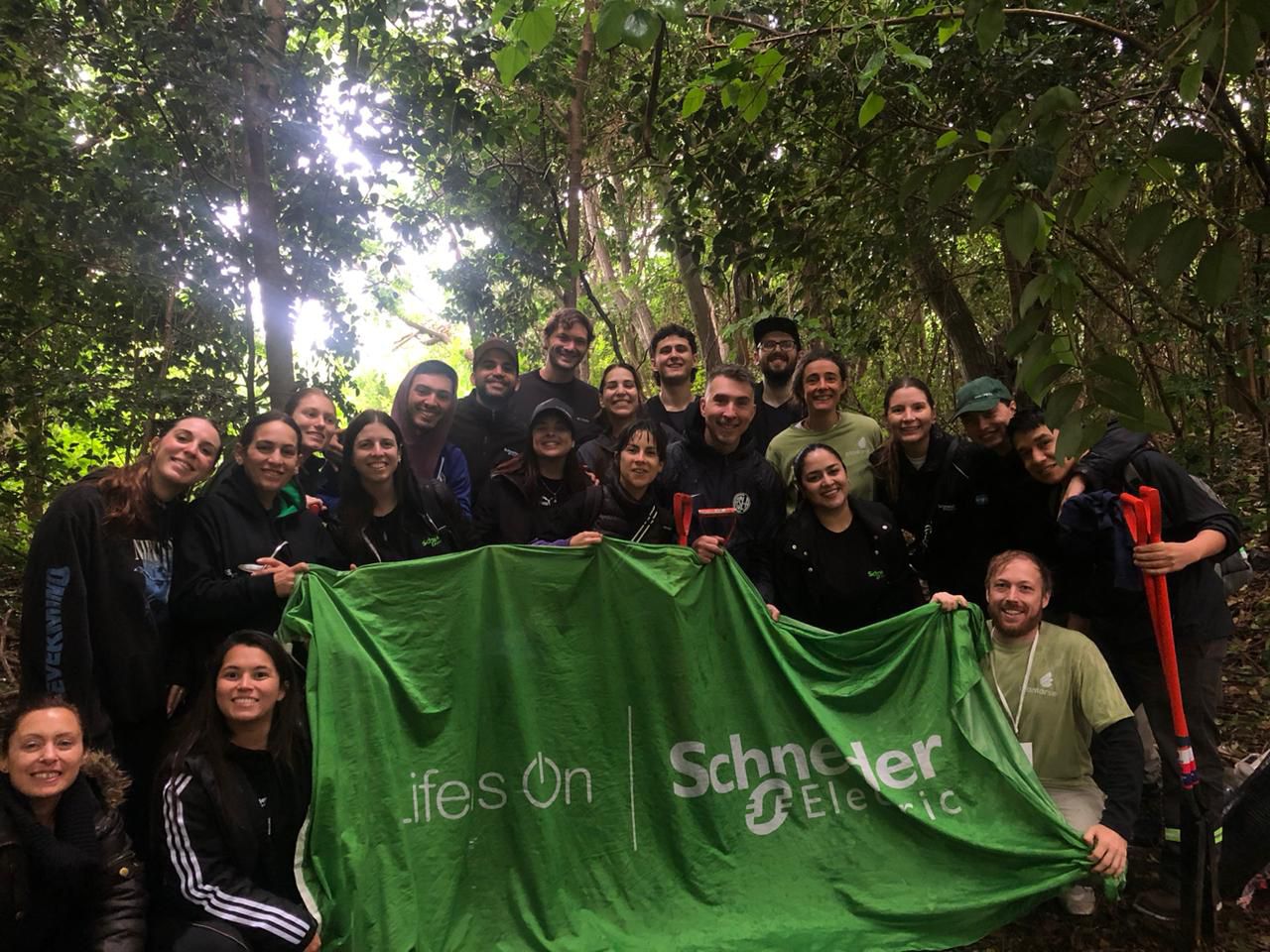 Schneider Electric 4